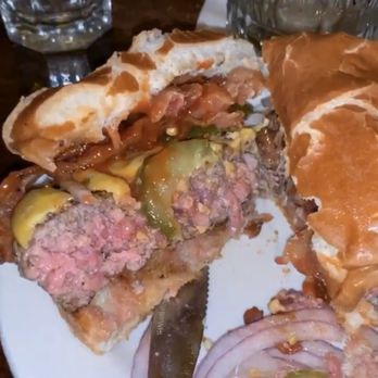 J.G. Melon - Bacon Cheeseburger - American Near Me - New York, New York