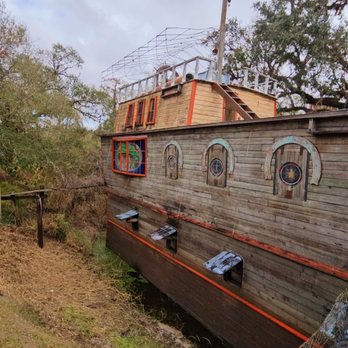 Solomon's Castle - The boat in the moat - Tours Near Me - Ona, Florida Solomon's Castle - The boat in the moat - Tours Near Me - Ona, Florida