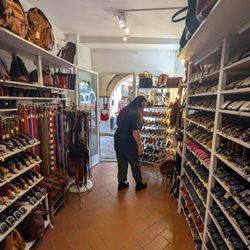 Volpe Antonio - Many belt options with various buckle styles.