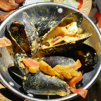 Christina's On the Danforth - a bowl of mussels - Greek Near Me - Toronto, Ontario