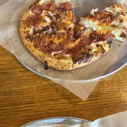Regular pizza