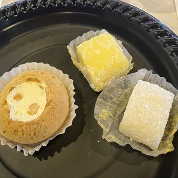 Umi Hotpot Sushi Buffet - Desserts, mango, coconut and puff pastry - Sushi Bars Near Me - Tempe, Arizona