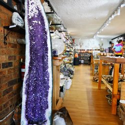 Mineralism - Giant crystals that you can take photos with