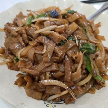 Chi Cafe - Stir-Fried Rice Noodles with Beef - Hong Kong Style Cafe Near Me - Chicago, Illinois
