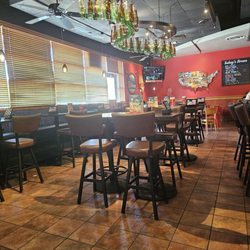 Red Robin Gourmet Burgers and Brews - Table Seating
