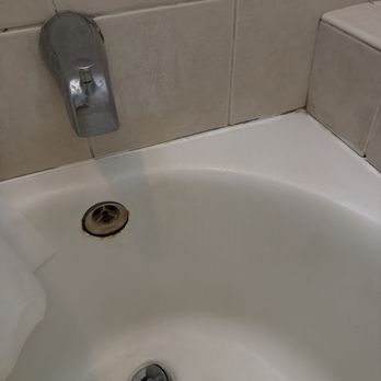 Good Guy Plumbing - Rusted drain nail making the replacement of the upper drain impossible and unsightly.  It looks brand new now. - Plumbing Near Me - Kahului, Hawaii