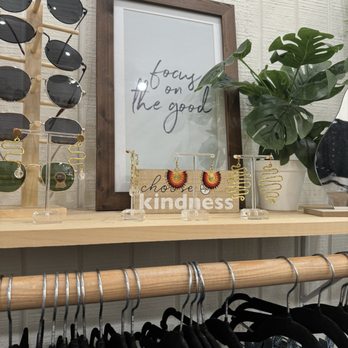 Hippie Dippie Threads - Women's Clothing Near Me - Nyack, New York Hippie Dippie Threads - Women's Clothing Near Me - Nyack, New York