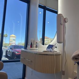 Blow dry stand