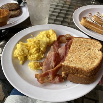 Zookeeper Bistro - Scrambled eggs & bacon - Breakfast & Brunch Near Me - Cashiers, North Carolina Zookeeper Bistro - Scrambled eggs & bacon - Breakfast & Brunch Near Me - Cashiers, North Carolina