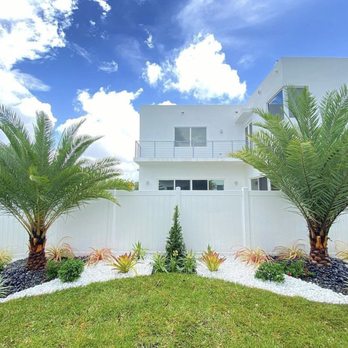 Project Xerofitus - two palm trees in front of a white house - Landscaping Near Me - Coral Gables, Florida Project Xerofitus - two palm trees in front of a white house - Landscaping Near Me - Coral Gables, Florida