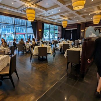 Vargas - Dining room - Steakhouses Near Me - Montreal, Quebec Vargas - Dining room - Steakhouses Near Me - Montreal, Quebec