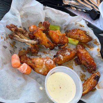 Jake's Place - Super dry wings for $15.99 took the rest home for the stray cat - New American Near Me - Moneta, Virginia