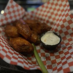 Carl and Martin's Bar - Delicious chicken wings.
