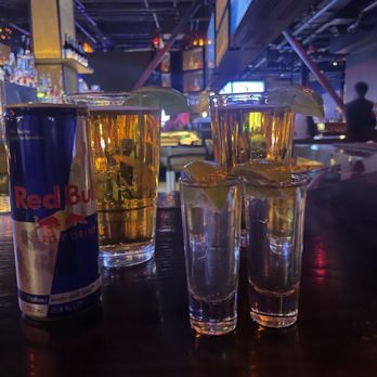 Puttshack - Oakbrook - Drinks - Mini Golf Near Me - Oak Brook, Illinois Puttshack - Oakbrook - Drinks - Mini Golf Near Me - Oak Brook, Illinois