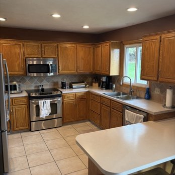 A1 Kitchen and Bath - Before - golden oak, laminate countertops, tile floor - Kitchen & Bath Near Me - Omaha, Nebraska A1 Kitchen and Bath - Before - golden oak, laminate countertops, tile floor - Kitchen & Bath Near Me - Omaha, Nebraska
