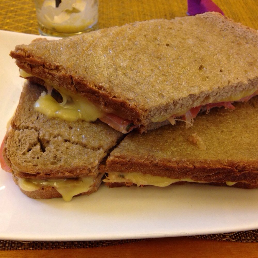 28 Café - Ham and cheese sandwich with oregano and garlic butter. - Salad Near Me - Lisbon, 11