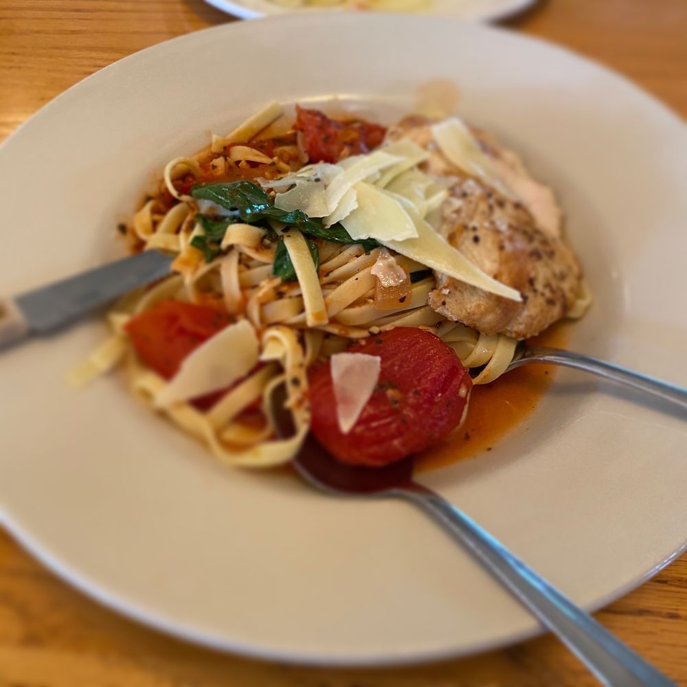 Backyard Bistro - Pomodoro pasta with chicken added - American Near Me - Pipe Creek, Texas Backyard Bistro - Pomodoro pasta with chicken added - American Near Me - Pipe Creek, Texas