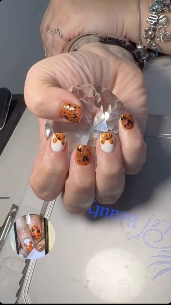 Onyx Nails Logo