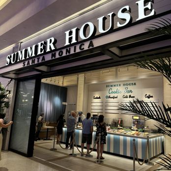 Summer House - Exterior - New American Near Me - Las Vegas, Nevada Summer House - Exterior - New American Near Me - Las Vegas, Nevada