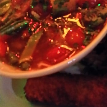 Yaya's - Plan lad prik Fritert dagens fisk serveres med sweet chili, ingefær, hvitløk, sweet basil og grønnsaker. 164,- - Thai Near Me - Oslo, 03
