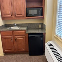 Park Manor of The Woodlands - It's the deferent between park Manor and creekside rehab we hade Microwave fridge sink