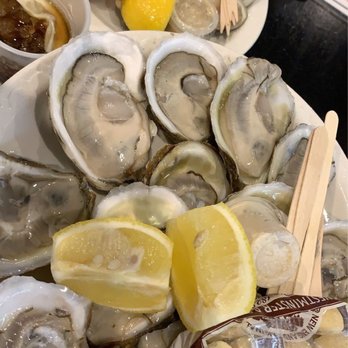 Randazzo's Clam Bar - Oysters - Seafood Near Me - Brooklyn, New York Randazzo's Clam Bar - Oysters - Seafood Near Me - Brooklyn, New York