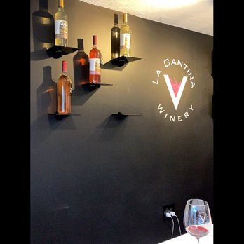 La Cantina Winery - Wine Tasting Room Near Me - Franklin, Massachusetts