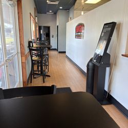 Big's Pizza and Subs - Inside