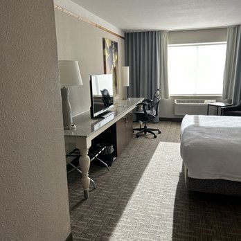 Hilton Garden Inn Oshkosh - King room - Hotels Near Me - Oshkosh, Wisconsin Hilton Garden Inn Oshkosh - King room - Hotels Near Me - Oshkosh, Wisconsin