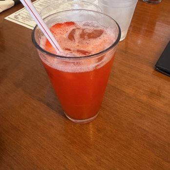 Lincoln Park Corner Kitchen - Strawberry lemonade - American Near Me - Chicago, Illinois