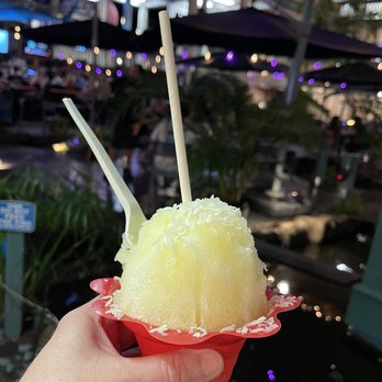 Breakwall Shave Ice - Piña Colada Adult Shave Ice ~ delicious!! - Shaved Ice Near Me - Lahaina, Hawaii