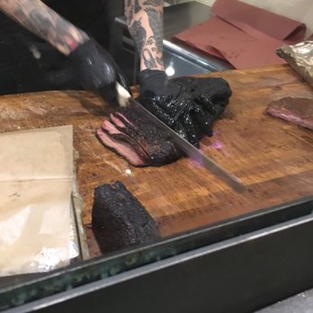 Franklin Barbecue - To carve or not to carve! - Barbeque Near Me - Austin, Texas Franklin Barbecue - To carve or not to carve! - Barbeque Near Me - Austin, Texas