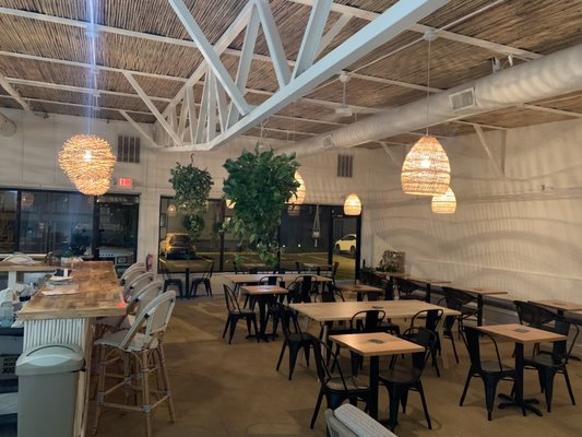 Willow & Wren Cafe' : Coffee, Wine, and Provisions by null