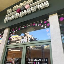 Le Macaron French Pastries - Located in the Janss Marketplace in Thousand Oaks!
