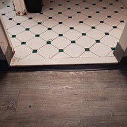 La Quinta Inn by Wyndham Tallahassee North - worn and stained baseboards and tile