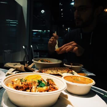 Choolaah - Chicken Tikka BBQ with masala sauce and naan - Indian Near Me - Beachwood, Ohio