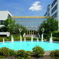 Eckert Schulen - Eckert Schulen Regenstauf - Brunnen vor Spiegelsaal