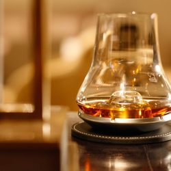 Tangla Hotel Brussels - A glass of the finest whiskey available at TLounge