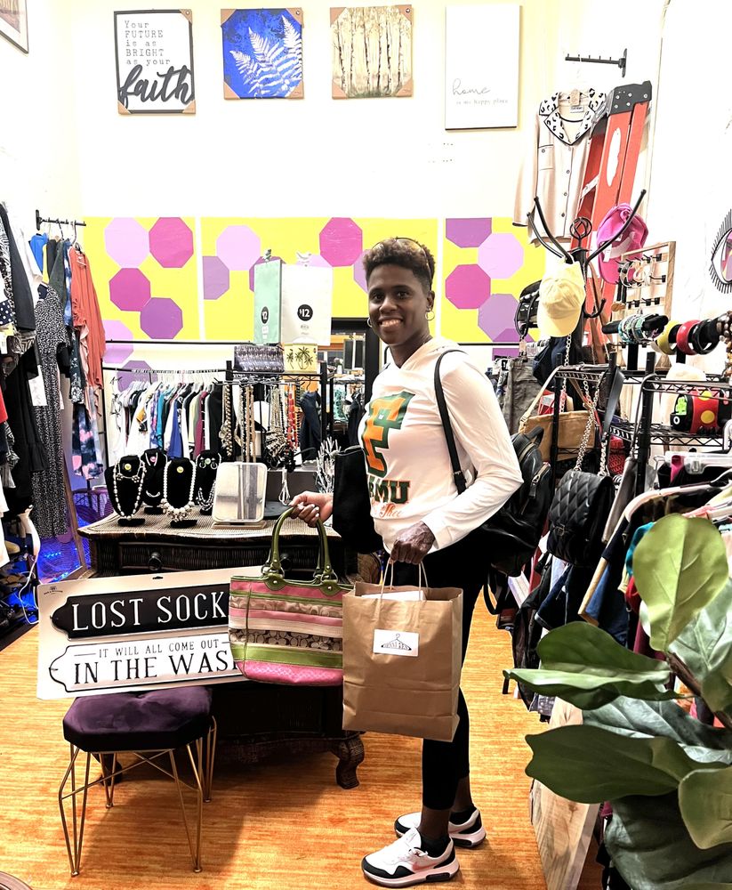 JENN’S DEN - Updated December 2024 - 15 Photos - 635 Railroad Sq ...