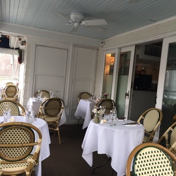 Farm Country Kitchen - Inside - American Near Me - Riverhead, New York