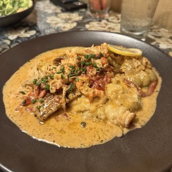 The District Eatery Tap & Barrel - Shrimp & Grits - Cocktail Bars Near Me - Sanford, Florida