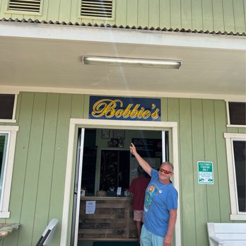 Bobbie's - Bobbi's eats is the Best! - Hawaiian Near Me - Hanapepe, Hawaii