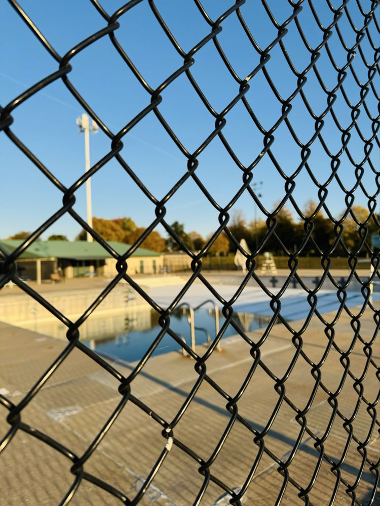 Laurel Park Pool Logo