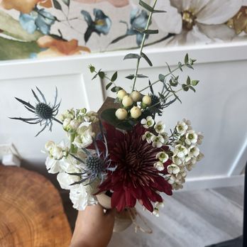 Cork & Stem - My little bouquet I made! 1 focal flower, 2 accent, and 3 greens. - Florists Near Me - San Diego, California Cork & Stem - My little bouquet I made! 1 focal flower, 2 accent, and 3 greens. - Florists Near Me - San Diego, California