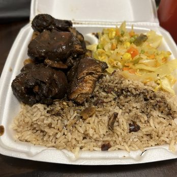 SimLo's Island Cafe - Stew Chicken - Caribbean Near Me - Fayetteville, North Carolina SimLo's Island Cafe - Stew Chicken - Caribbean Near Me - Fayetteville, North Carolina