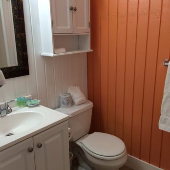 Duval House - Very cute efficient bathroom. - Bed & Breakfast Near Me - Key West, Florida Duval House - Very cute efficient bathroom. - Bed & Breakfast Near Me - Key West, Florida
