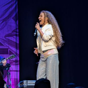 Entertainment Centre - Amanda Marshall - October 11, 2025 - Music Venues Near Me - Rama, Ontario