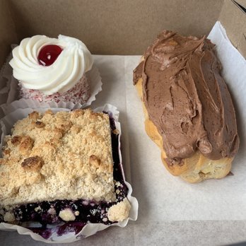 Minooka Pastry Shop - Eclair, Blueberry Squares, Lafayette - Bakeries Near Me - Scranton, Pennsylvania Minooka Pastry Shop - Eclair, Blueberry Squares, Lafayette - Bakeries Near Me - Scranton, Pennsylvania