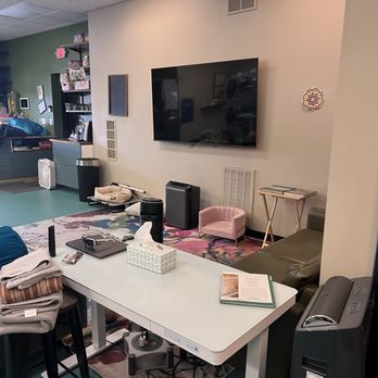 Drop N Dash - Waiting area - Laundromat Near Me - Cheyenne, Wyoming Drop N Dash - Waiting area - Laundromat Near Me - Cheyenne, Wyoming