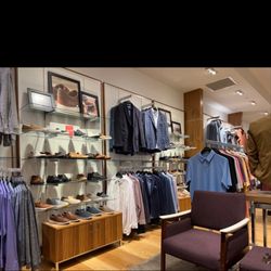 Jhonston & Murphy - Inside store